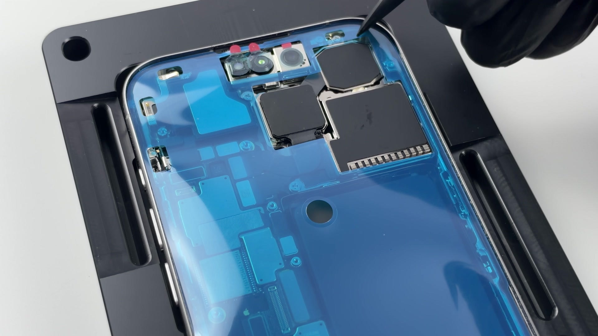 Nové originální lepení displeje na rámu iPhonu 15 Pro